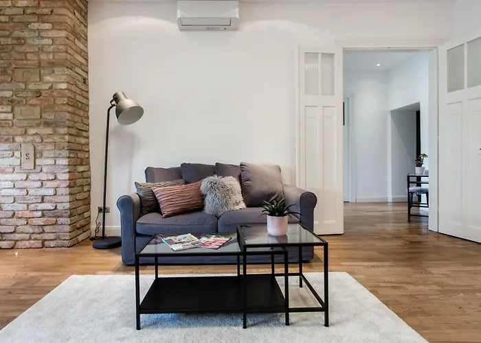 Luxurious Danubeside Apartment For 4