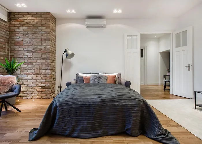 Luxurious Danubeside Apartment For 4